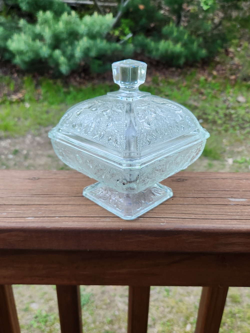 Vintage Jeannette Glass Acorn And Oak Leaf Square Candy Dish W/ Lid - Picture 6 of 16